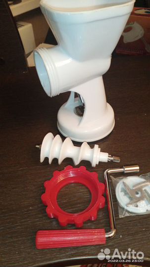 Новая Мясорубка пластиковая на присоске