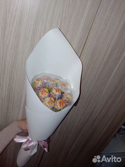 Сладкий букет из чупа-чупсов