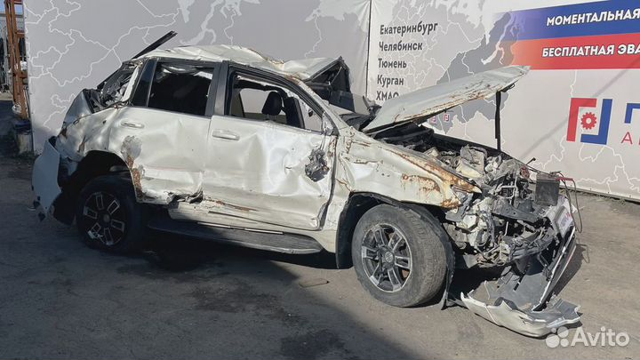 Накладка на центральную консоль Toyota Land Cruiser Prado (J150) 58833-60370-C0