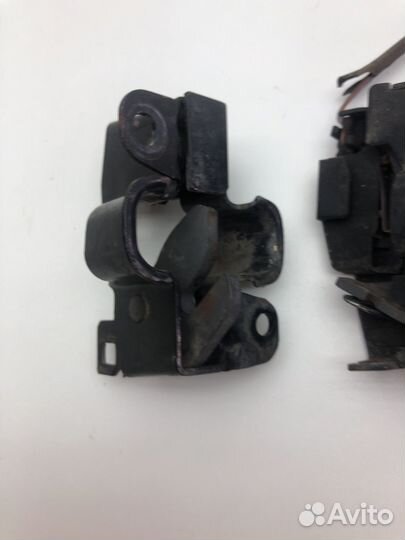 Замок капота (комплект) Мерседес 2208800160