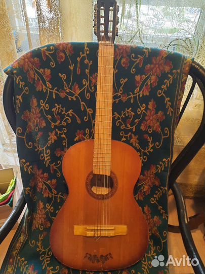 Акустическая гитара