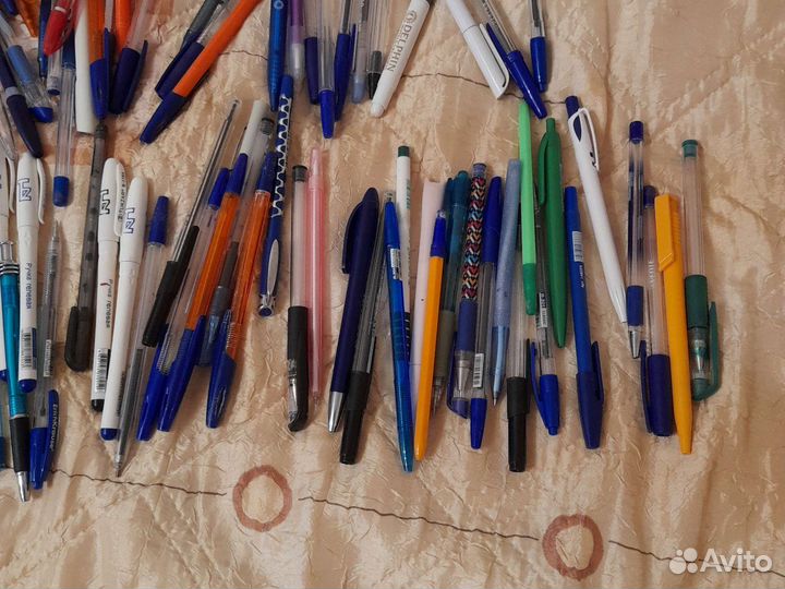 Ручки шариковые не пишут. Цена за все