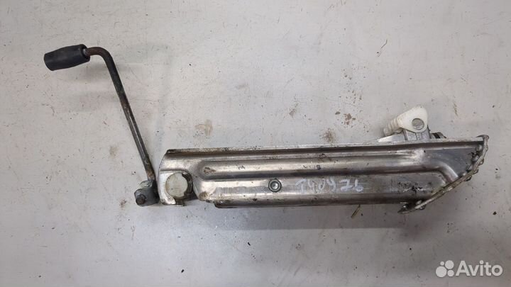 Домкрат Mercedes C W204, 2010