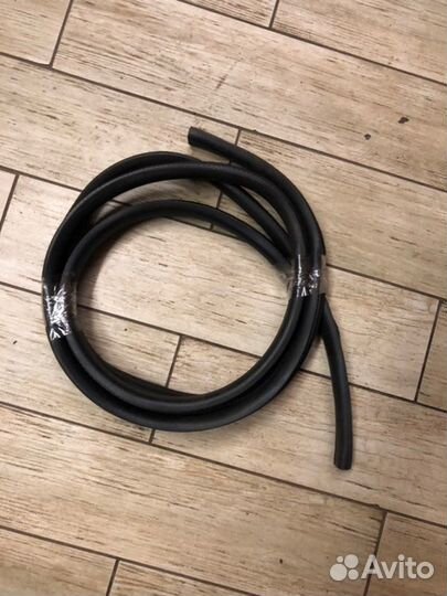 Уплотнительная резинка боковой двери передняя