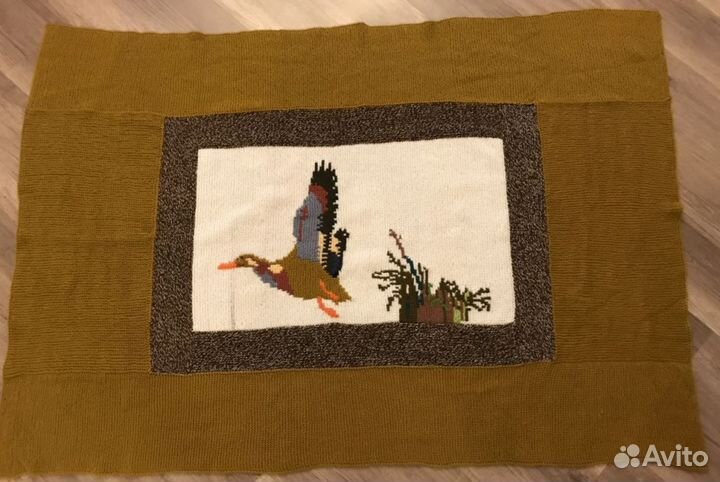 Вязаный вручную плед 