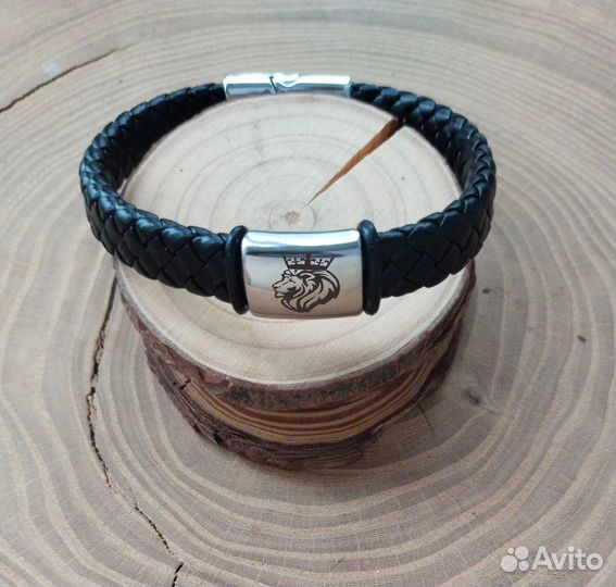 Браслет из кожи с шармом