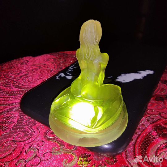 Статуэтка обнаженная девушка