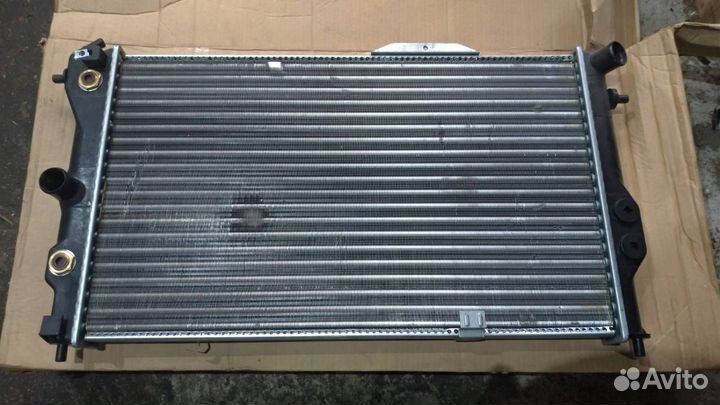 Радиатор охлаждения двигателя Opel Vectra A 1.8