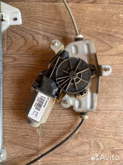 Стеклоподъемник задний правый Hyundai Solaris 1