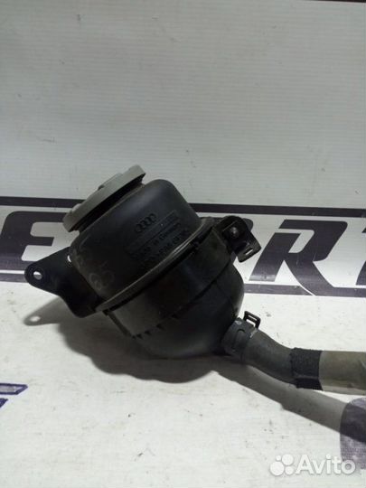 Бачок гур Audi Q5 8R 2008—2012