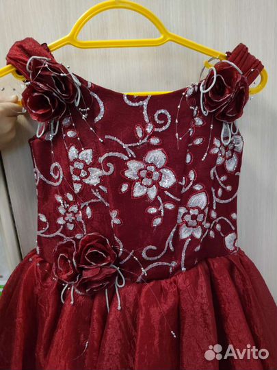 Платье праздничное на девочку