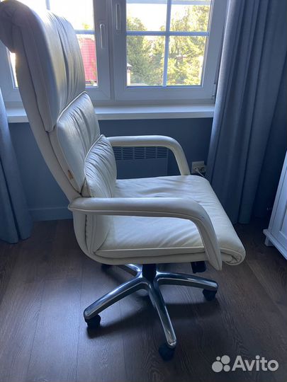 Офисное кресло