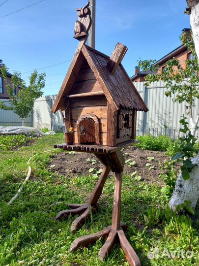 Декоративный домик из дерева для сада