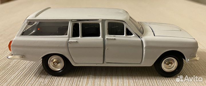 Модель волга газ 2402 редкого белого цвета (1:43)