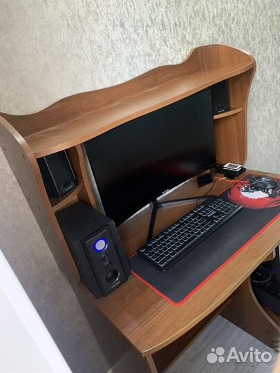 Компьютерный стол