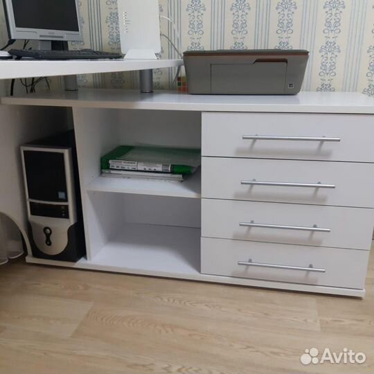 Письменный стол для школьника