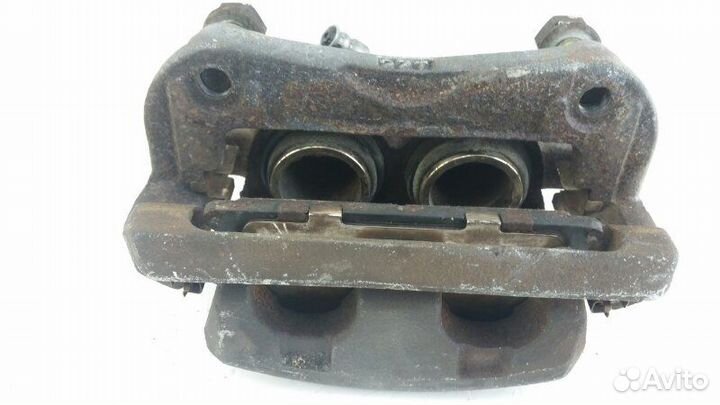 Суппорт передний правый Nissan Elgrand E51 2005