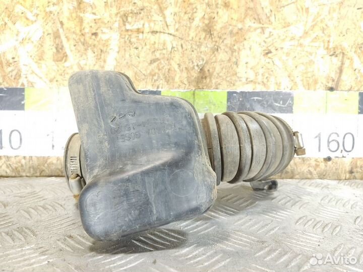 Патрубок воздушного фильтра Toyota Corolla e10