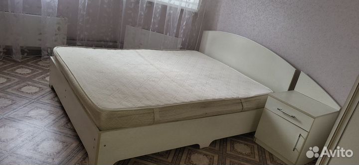 Спальный гарнитур бу белый