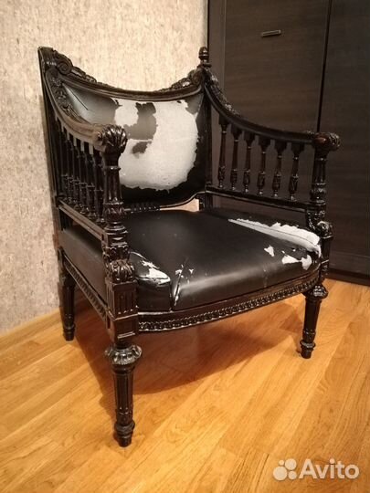 Антикварное кресло