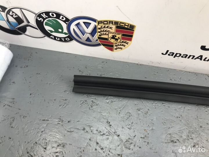 Уплотнение капота Audi A4 B8 cdhb 2010