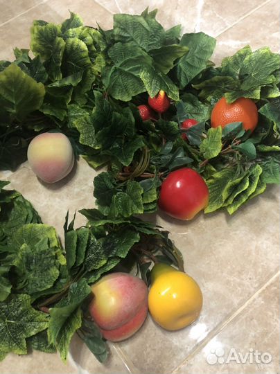 Искусственная зелень с фруктами