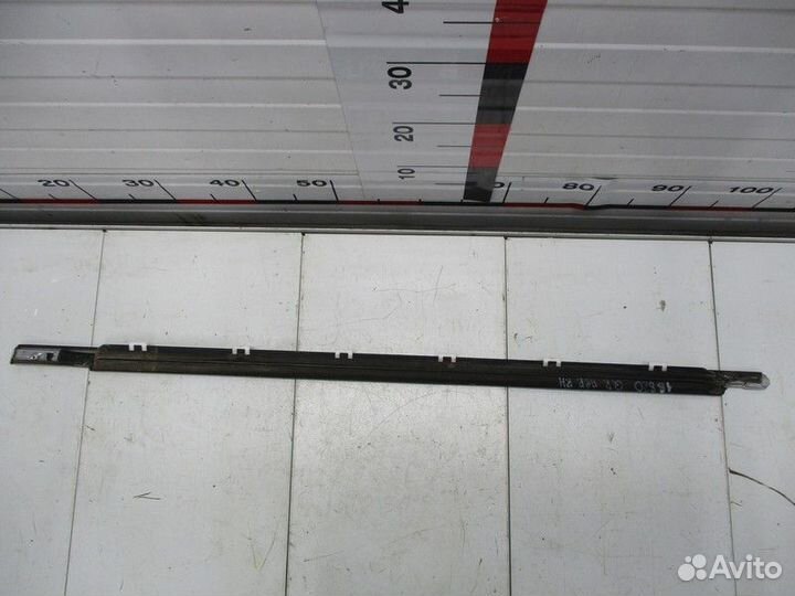 Уплотнитель стекла двери передней правой Kia Quoris KH