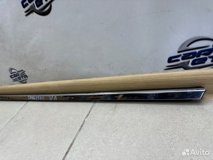 Уплотнитель стекла двери задний левый Nissan