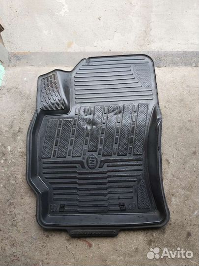 Автомобильные коврики резиновые