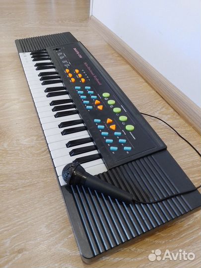 Синтезатор canto новый с микрофоном