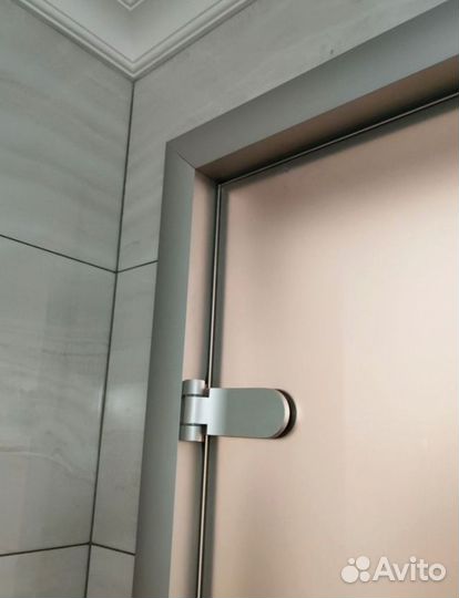 Стеклянная алюминиевая дверь