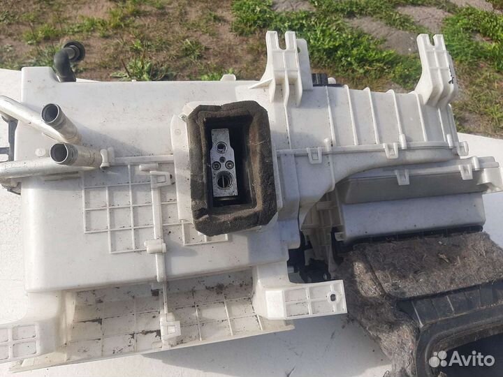 Корпус отопителя Mitsubishi Outlander XL