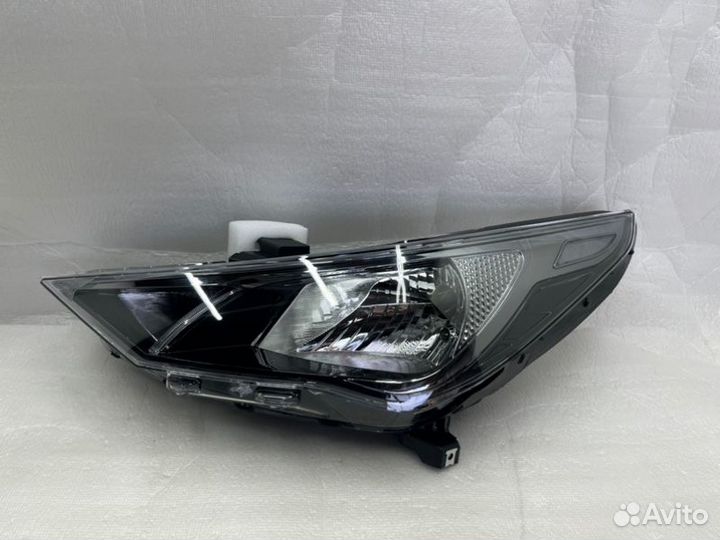Фара галоген передняя левая Hyundai Solaris 2