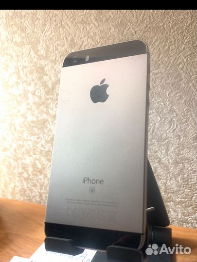 iPhone SE, 64 ГБ