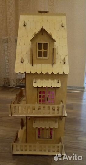 Деревянный домик для кукол