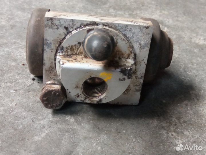 Тормозной цилиндр задний Renault Duster K4MA690