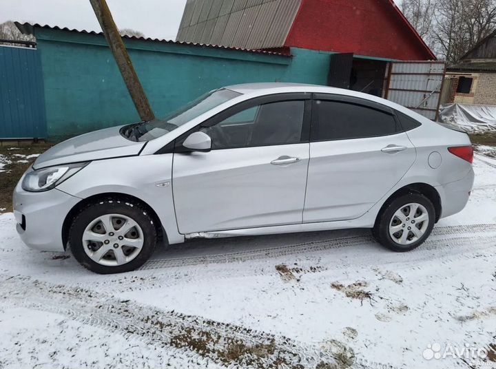 Hyundai Accent 1.6 МТ, 2013, битый, 89 000 км