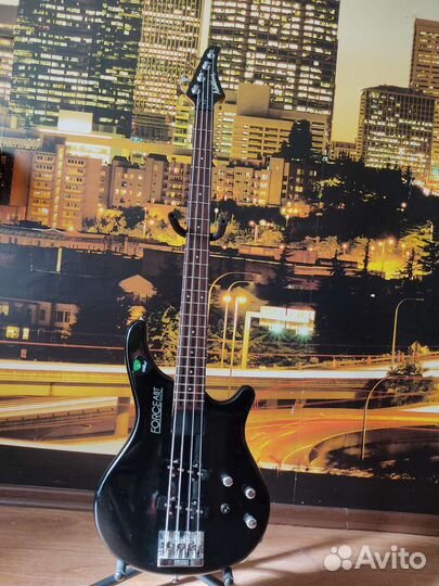 Бас гитара washburn 4 струны