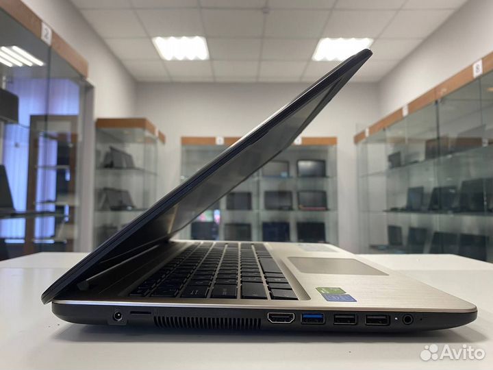 Ноутбук Asus (мало б/у) для средних игр
