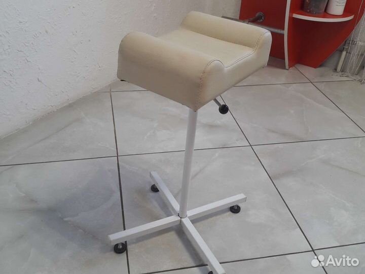 Подставка для ног в педикюре