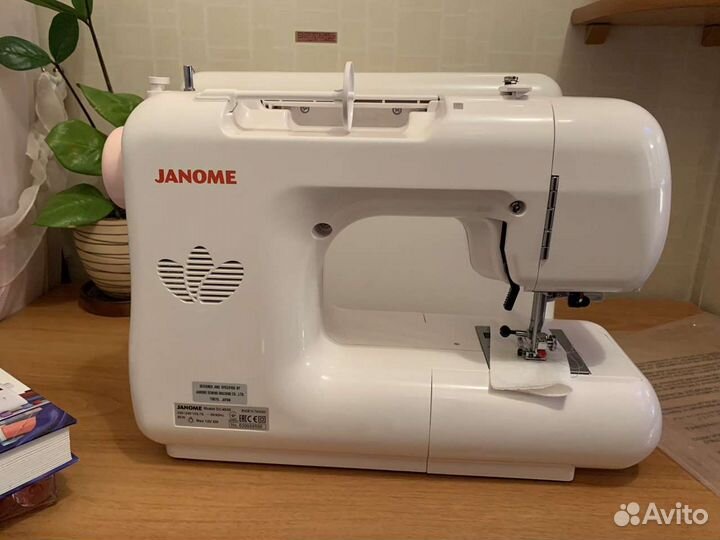 Швейная машина Janome DC 4030