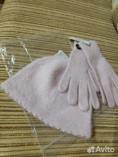 Комплект новый шапка и перчатки из ангоры