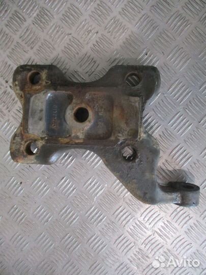 Кронштейн амортизатора правый renault 5010294806