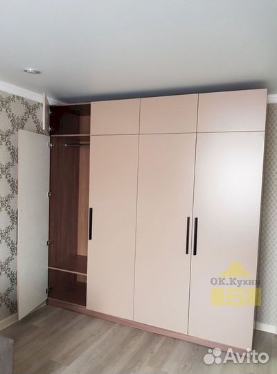 Дверный шкаф