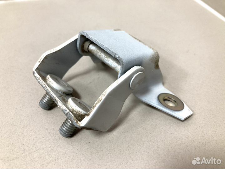 Петля двери багажника Mazda CX-5 2012-2017