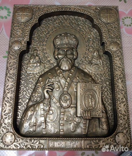 Резные иконы из дерева