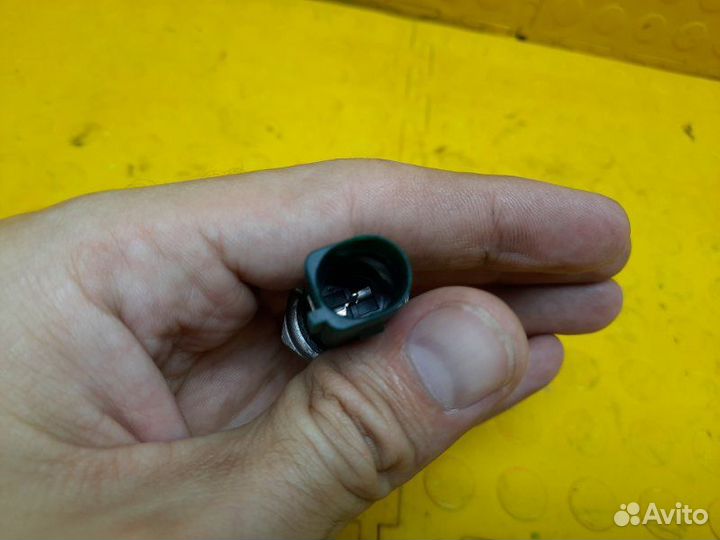 Датчик давления масла Volkswagen Polo CWV 279652