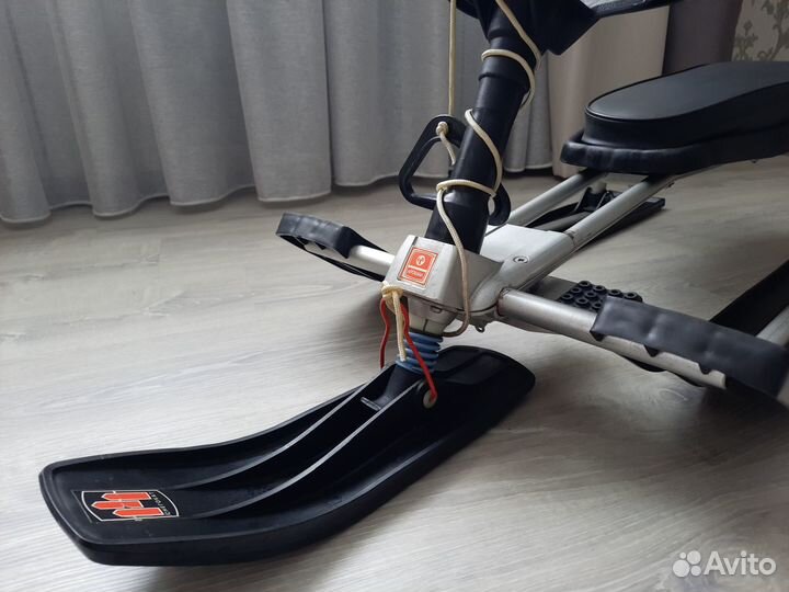 Детский снегокат с ручкой