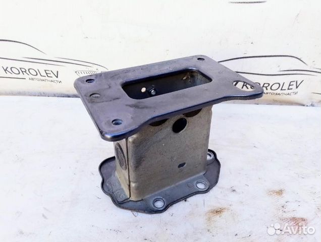 Кронштейн усилителя переднего бампера правый Kia C