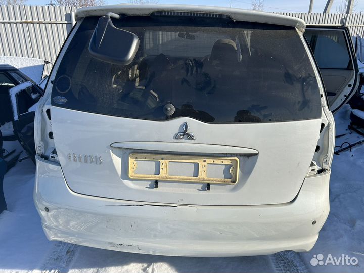 Крышка багажника на mitsubishi grandis 2006